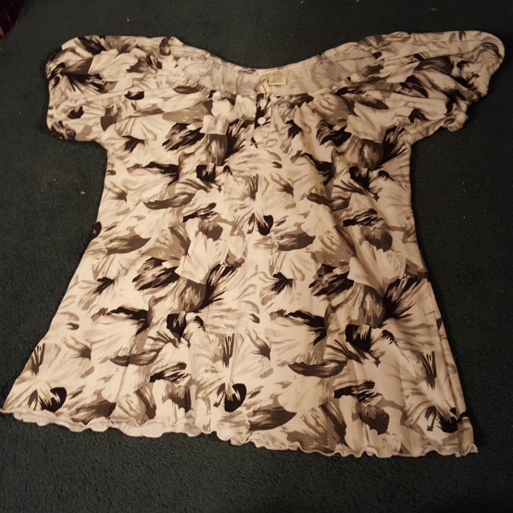 Susan Lawrence top